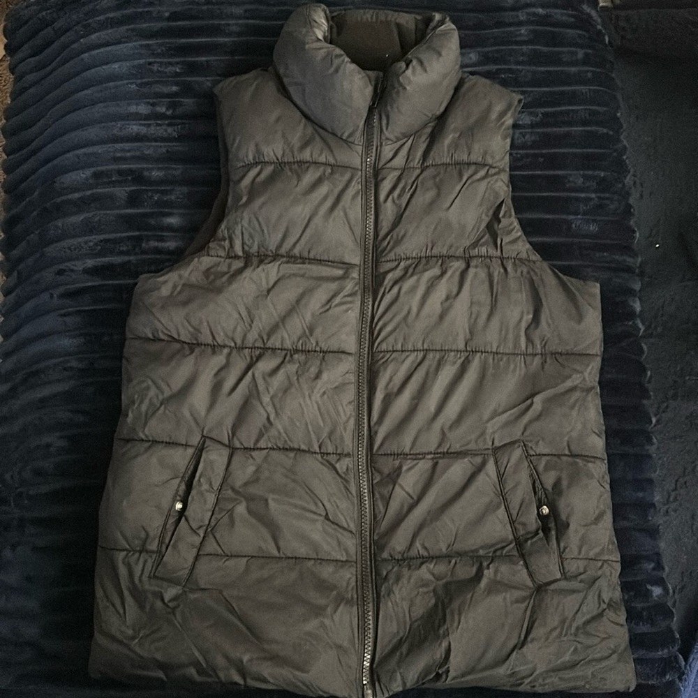 BLACK PUFFER VEST XS